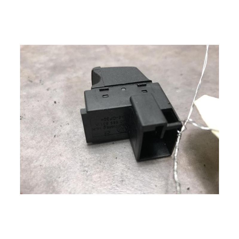 Bouton de coffre VOLKSWAGEN PASSAT 4 PHASE 2 d’occasion