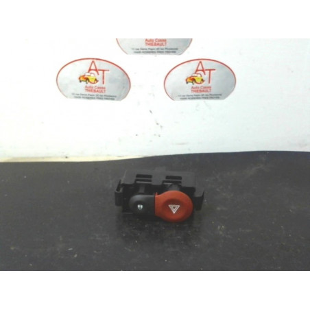 Bouton de warning RENAULT CLIO III ESTATE PHASE 1 d’occasion