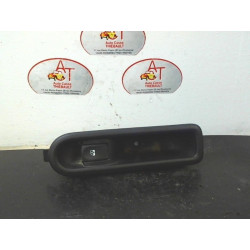 Interrupteur de leve vitre arriere droit RENAULT CLIO III ESTATE PHASE 1 d’occasion