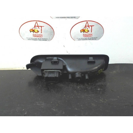 Interrupteur de leve vitre arriere droit RENAULT CLIO III ESTATE PHASE 1 d’occasion
