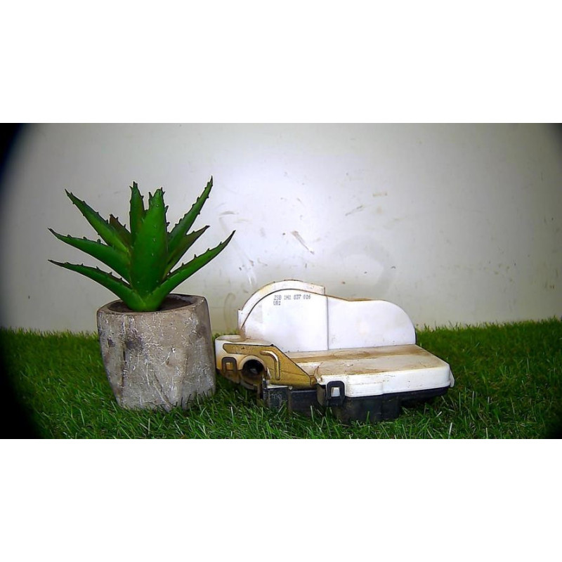 Serrure avant droit VOLKSWAGEN GOLF 3 d’occasion