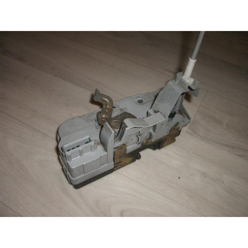 Serrure arriere gauche PEUGEOT 307 PHASE 1 d’occasion