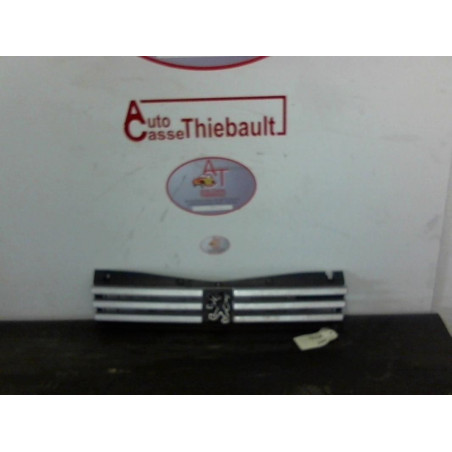 Calandre PEUGEOT 205 PHASE 1 d’occasion