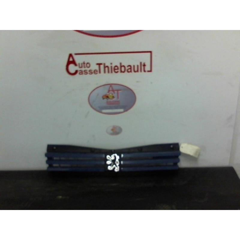 Calandre PEUGEOT 205 PHASE 1 d’occasion