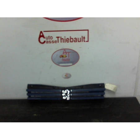 Calandre PEUGEOT 205 PHASE 1 d’occasion