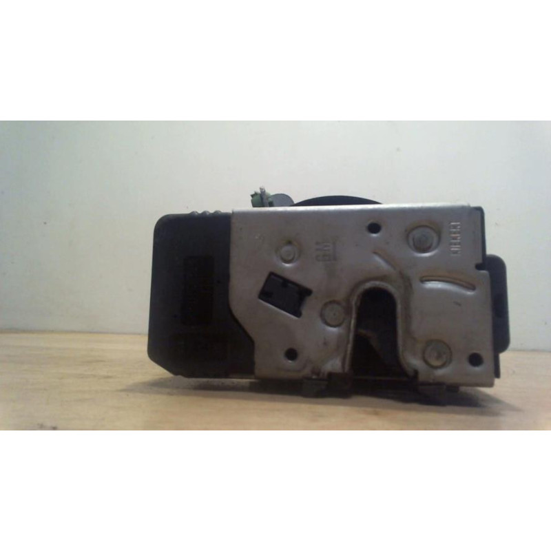 Serrure avant droit OPEL CORSA C PHASE 2 d’occasion