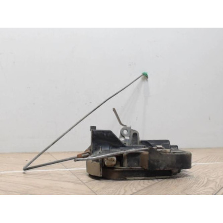 Serrure avant droit TOYOTA HILUX SIMPLE CABINE 1998 d’occasion