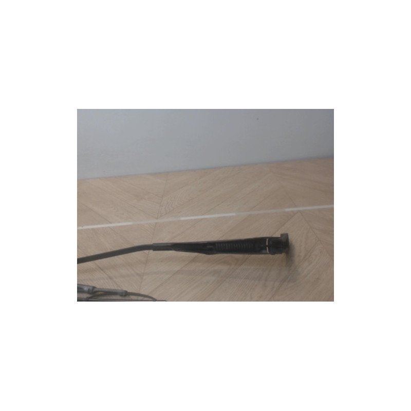Bras essuie glace avant droit VOLKSWAGEN PASSAT 4 PHASE 1 d’occasion