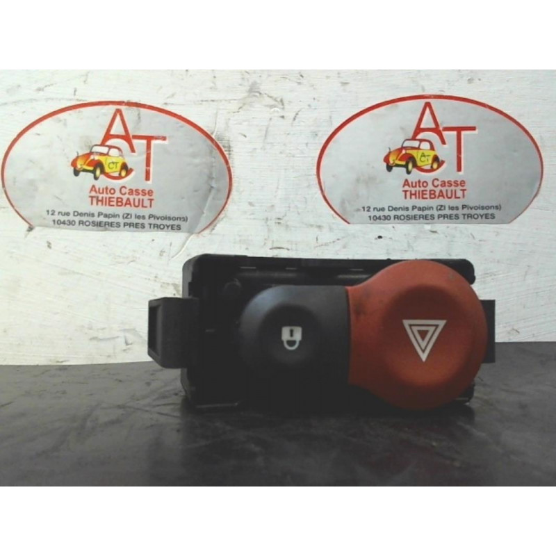 Bouton de warning RENAULT CLIO III PHASE 1 d’occasion