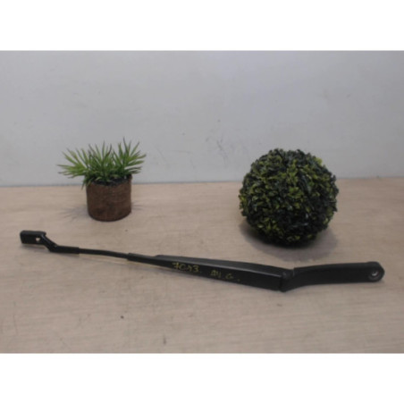 Bras essuie glace avant gauche VOLKSWAGEN POLO 5 PHASE 2 d’occasion