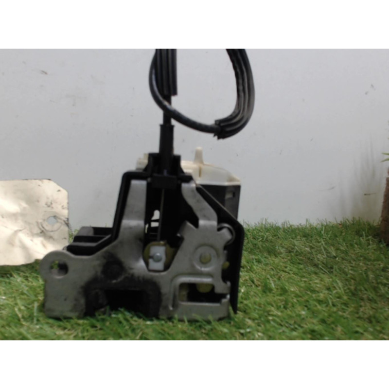 Serrure avant droit RENAULT CLIO 2 PHASE 2 d’occasion