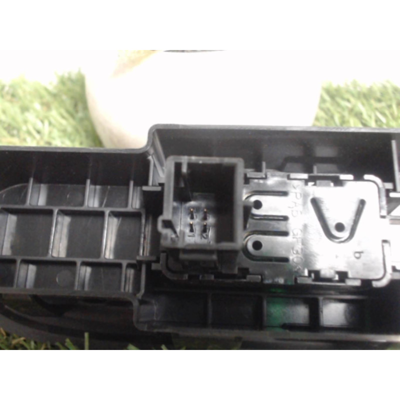 Interrupteur de leve vitre avant droit CITROEN C3 2 PHASE 1 d’occasion