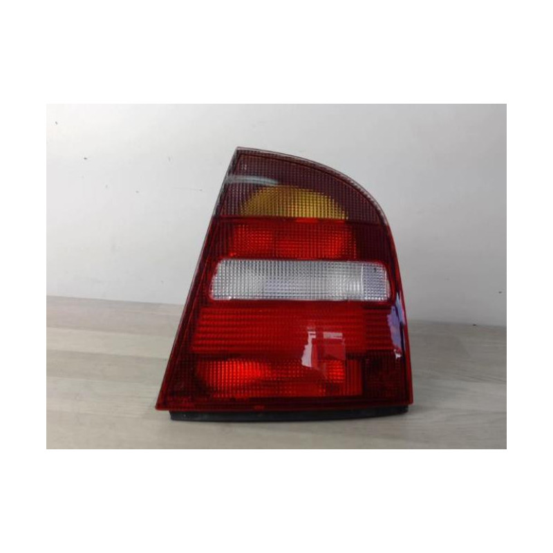 Feu arriere principal droit (feux) SKODA OCTAVIA 1 PHASE 1 d’occasion