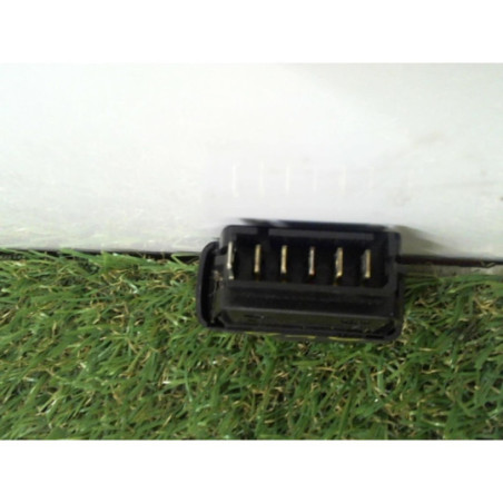 Interrupteur de leve vitre avant droit RENAULT CLIO 2 PHASE 1 d’occasion
