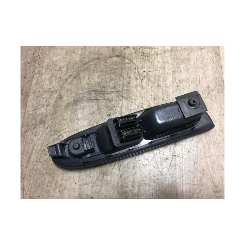 Interrupteur de leve vitre avant gauche RENAULT CLIO 2 PHASE 1 d’occasion