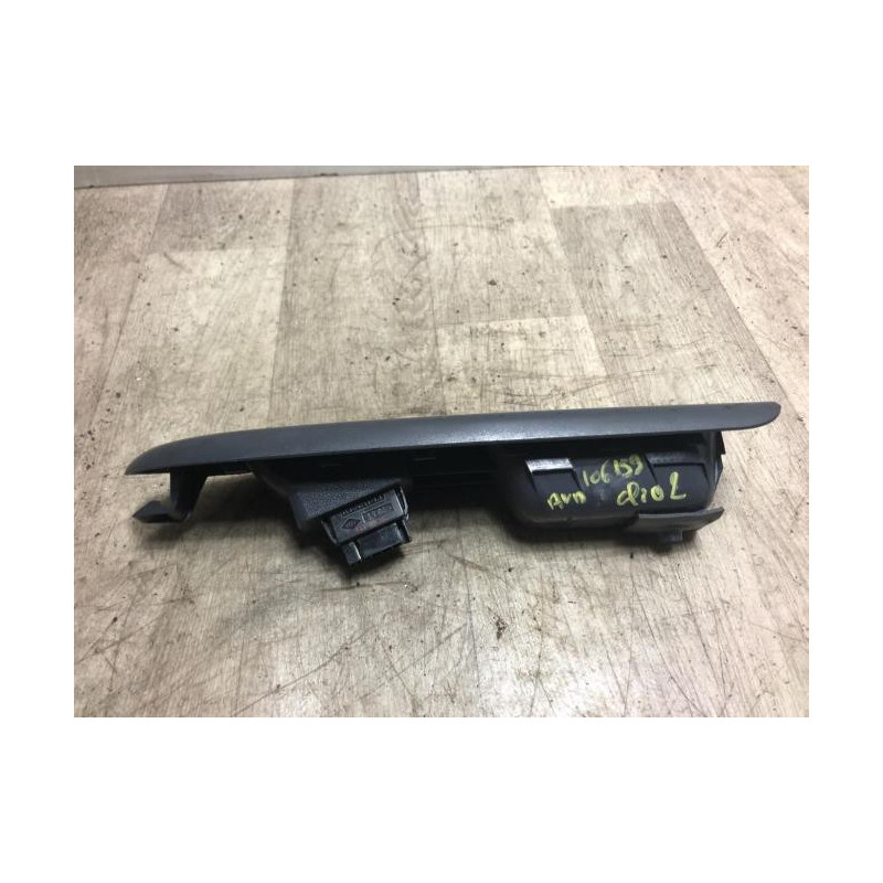 Interrupteur de leve vitre avant droit RENAULT CLIO 2 PHASE 1 d’occasion