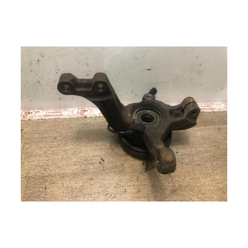 Fusee avant gauche DACIA  d’occasion