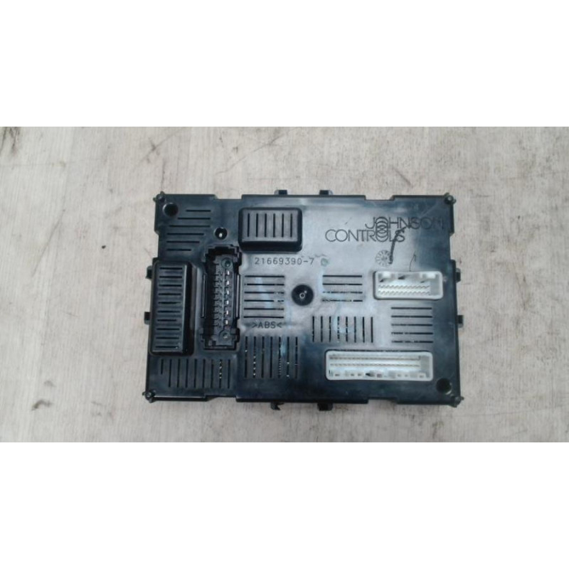Calculateur boitier electronique ESP/ABS RENAULT CLIO 3 PHASE 1 d’occasion