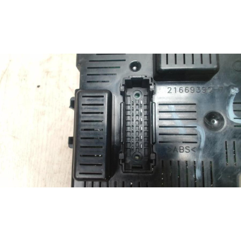 Calculateur boitier electronique ESP/ABS RENAULT CLIO 3 PHASE 1 d’occasion