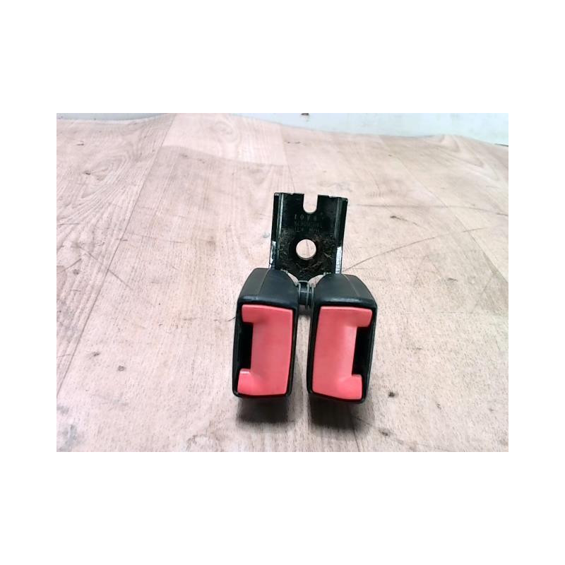 Attache ceinture arriere centrale FORD FIESTA 6 PHASE 2 d’occasion