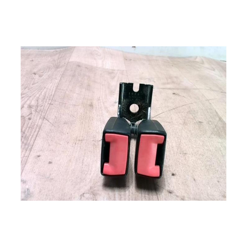 Attache ceinture arriere centrale FORD FIESTA 6 PHASE 2 d’occasion