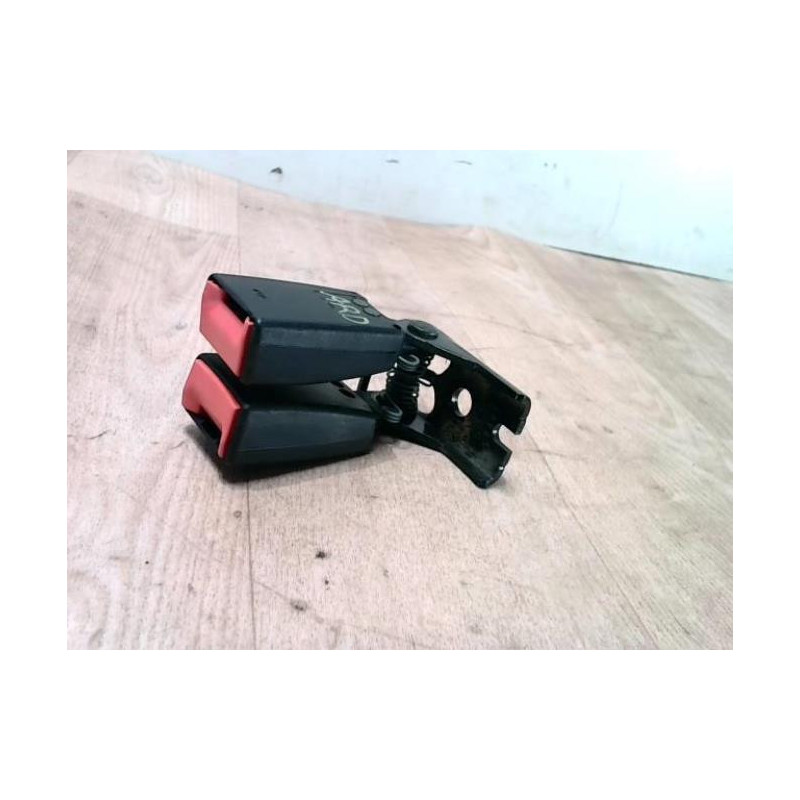 Attache ceinture arriere centrale FORD FIESTA 6 PHASE 2 d’occasion