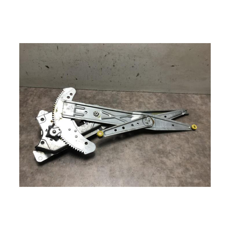 Leve vitre mecanique avant droit RENAULT KANGOO 1 PHASE 1 d’occasion