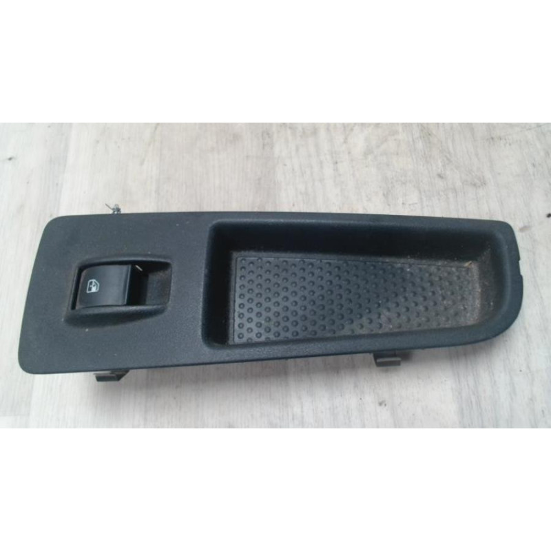 Interrupteur de leve vitre avant droit LANCIA DELTA 3 d’occasion