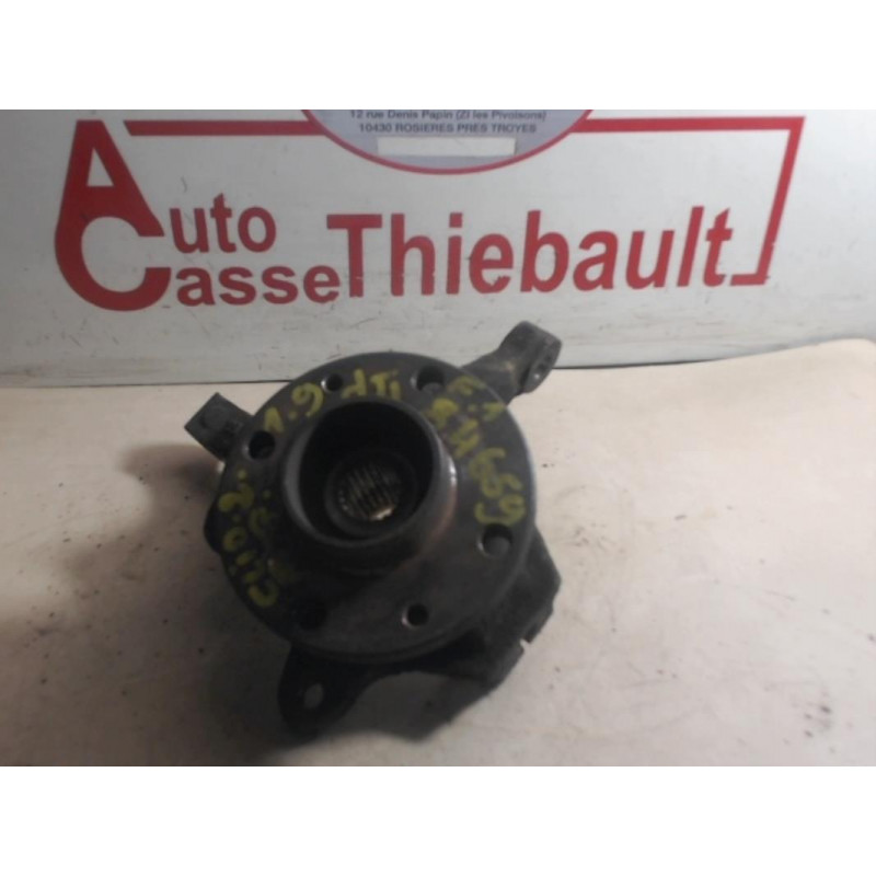 Fusee avant gauche RENAULT CLIO RTE/RXE d’occasion