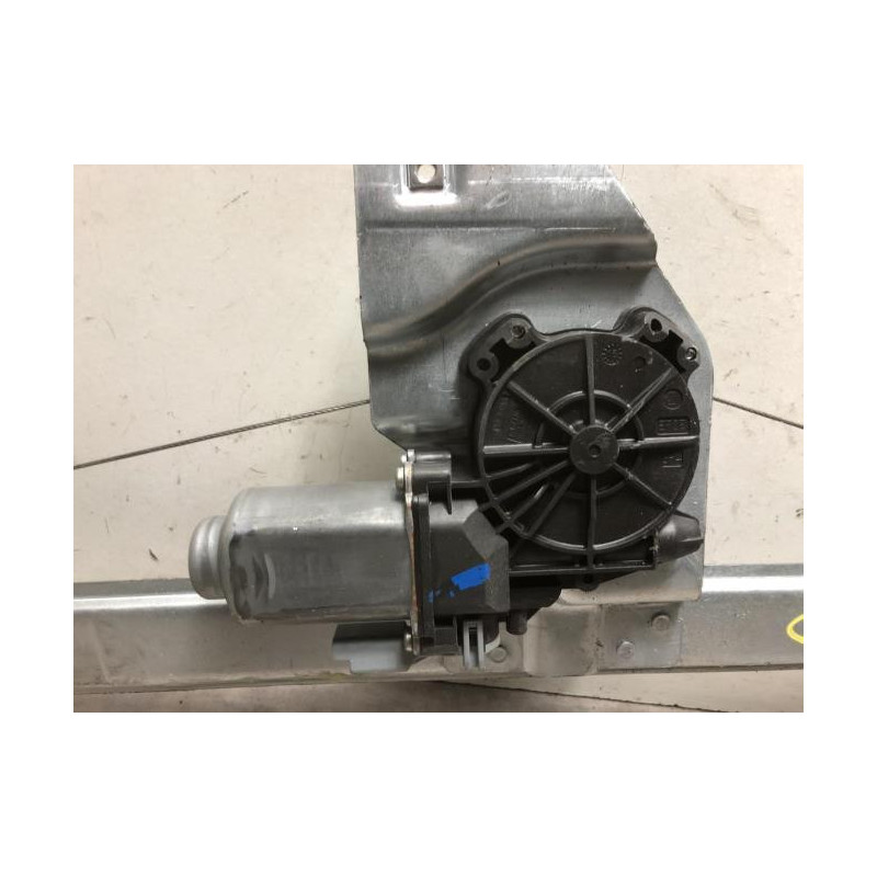 Leve vitre electrique avant droit PEUGEOT PARTNER 2 PHASE 3 d’occasion