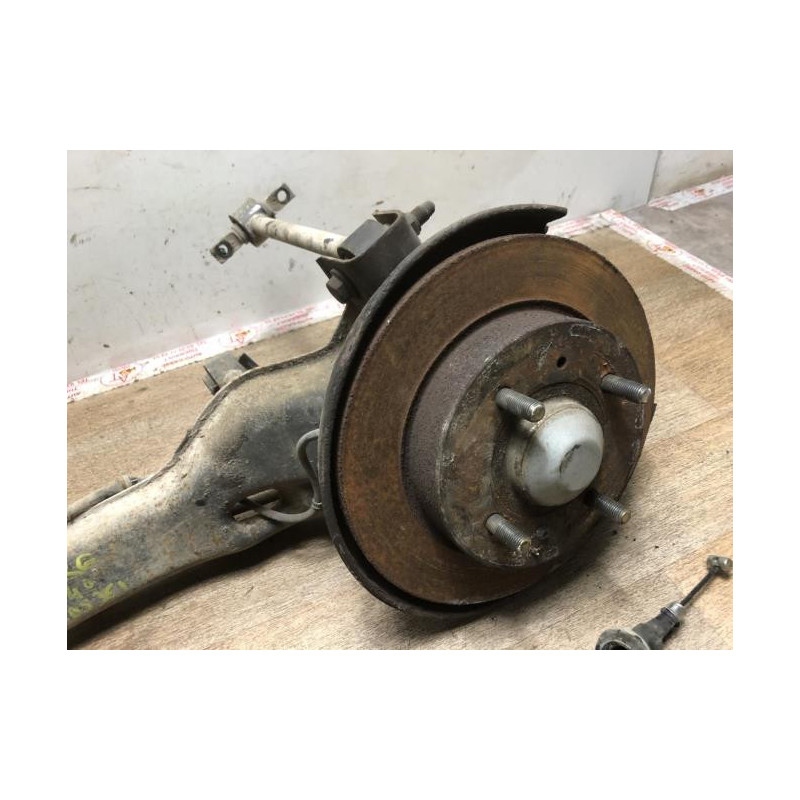 Fusee arriere gauche VOLVO V 40 1 PHASE 2 BREAK d’occasion