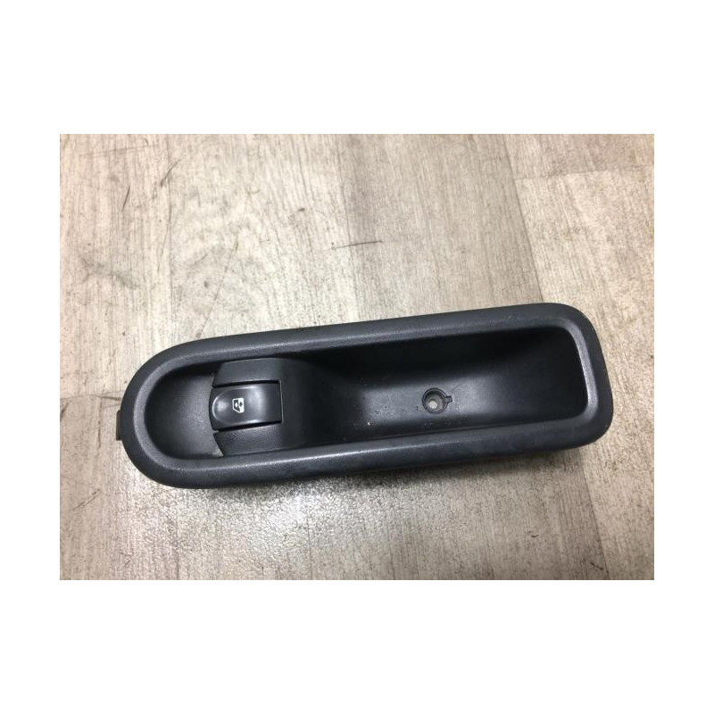 Interrupteur de leve vitre avant droit RENAULT TWINGO 2 PHASE 2 d’occasion