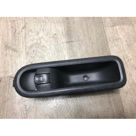 Interrupteur de leve vitre avant droit RENAULT TWINGO 2 PHASE 2 d’occasion