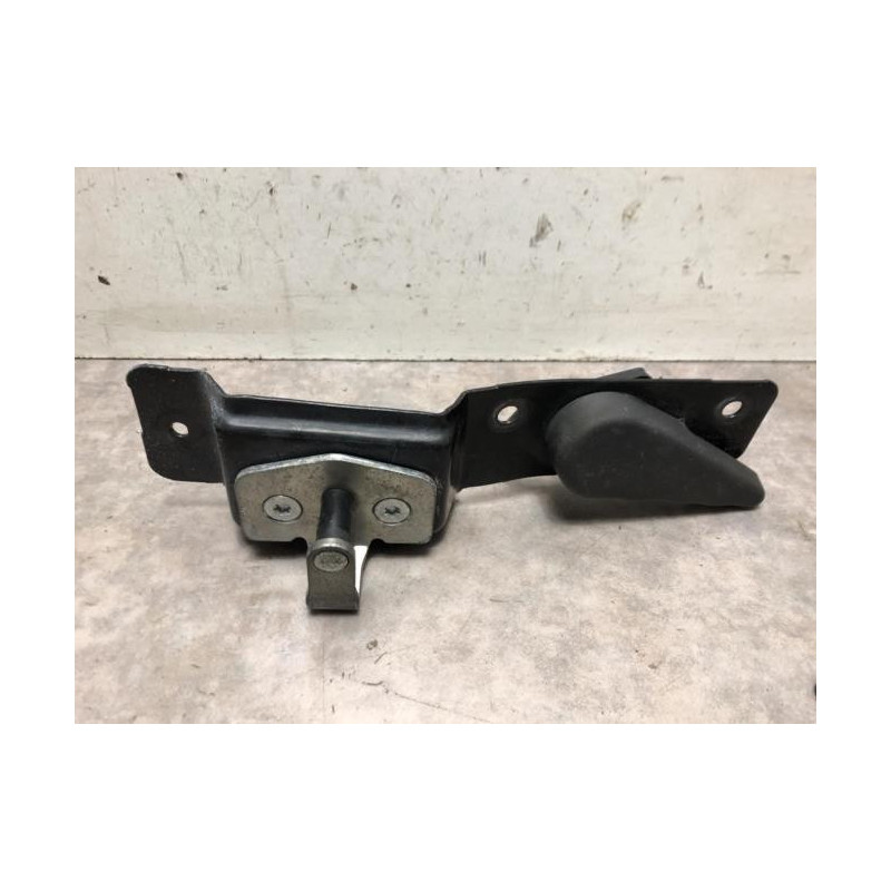 Poignee interieur porte de coffre droite RENAULT TRAFIC 2 PHASE 2 d’occasion
