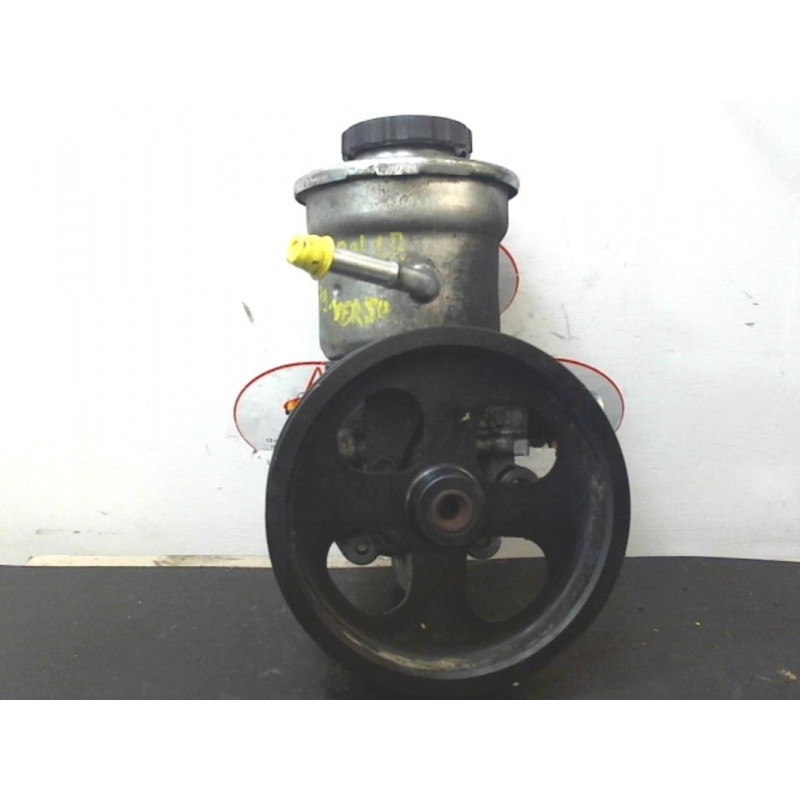 Pompe de direction TOYOTA COROLLA VERSO II PHASE 2 d’occasion