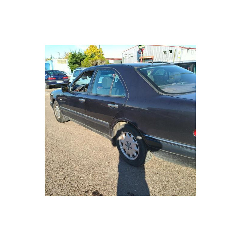 Pompe à eau MERCEDES CLASSE E 210 PHASE 1 d’occasion