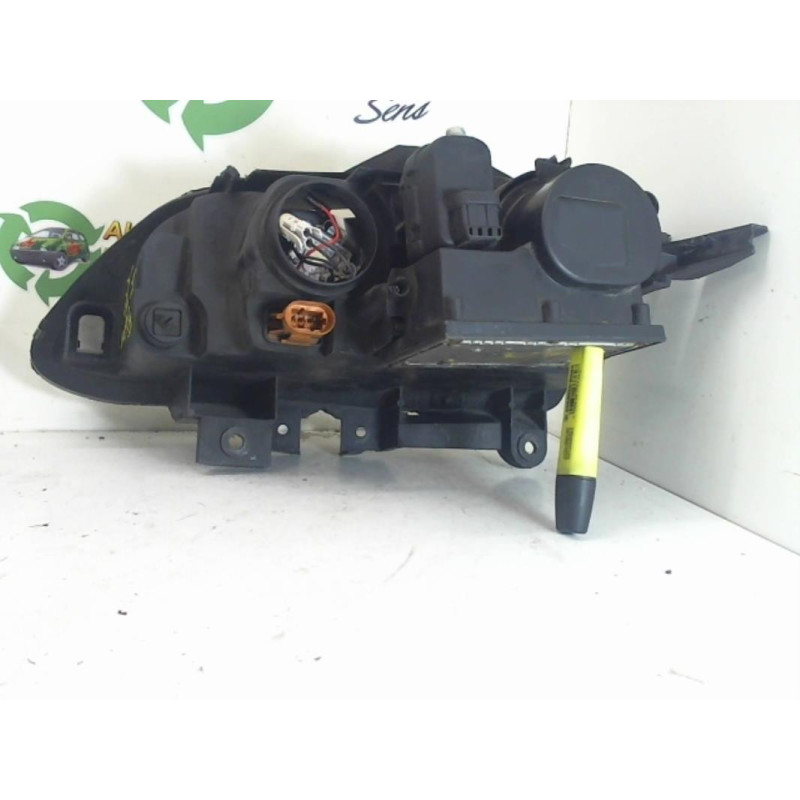 Optique avant principal droit (feux)(phare) RENAULT  d’occasion