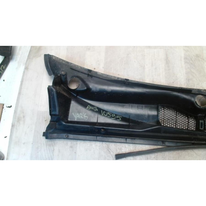 Baie de pare brise TOYOTA YARIS 1 PHASE 1 d’occasion
