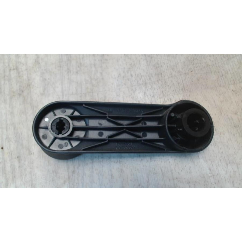 Manivelle de leve vitre OPEL CORSA D PHASE 1 d’occasion