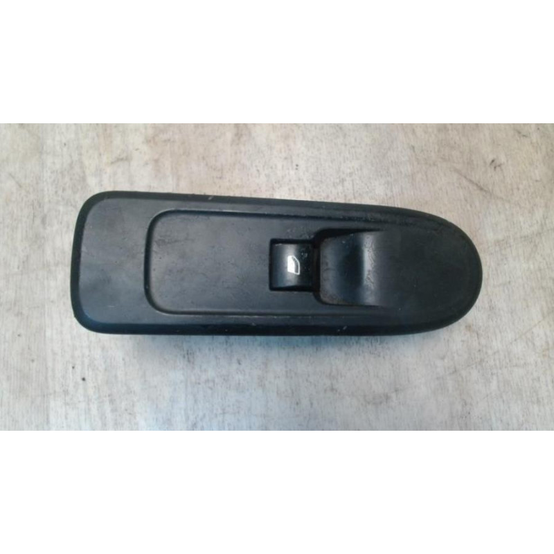 Interrupteur de leve vitre avant droit PEUGEOT 308 1 SW PHASE 1 BREAK d’occasion