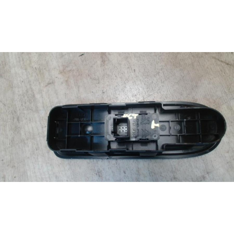 Interrupteur de leve vitre avant droit PEUGEOT 308 1 SW PHASE 1 BREAK d’occasion