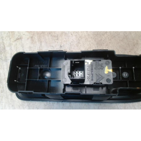 Interrupteur de leve vitre avant droit PEUGEOT 308 1 SW PHASE 1 BREAK d’occasion