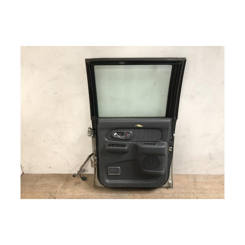 Porte arriere droit MITSUBISHI L 200 2 d’occasion