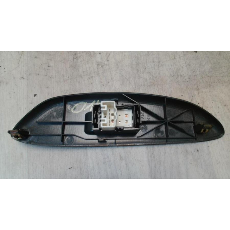 Interrupteur de leve vitre avant droit TOYOTA YARIS 1 PHASE 1 d’occasion