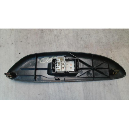 Interrupteur de leve vitre avant droit TOYOTA YARIS 1 PHASE 1 d’occasion