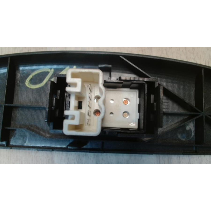 Interrupteur de leve vitre avant droit TOYOTA YARIS 1 PHASE 1 d’occasion