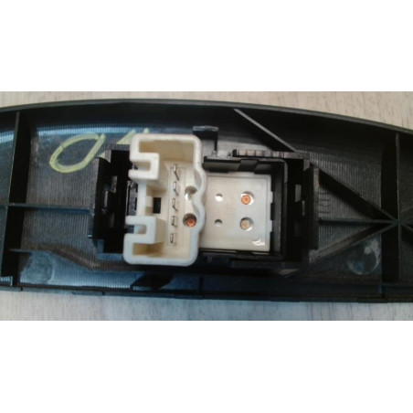 Interrupteur de leve vitre avant droit TOYOTA YARIS 1 PHASE 1 d’occasion