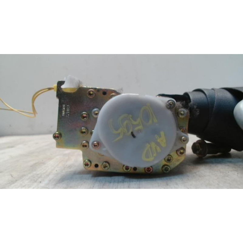 Ceinture avant droit TOYOTA YARIS 1 PHASE 1 d’occasion