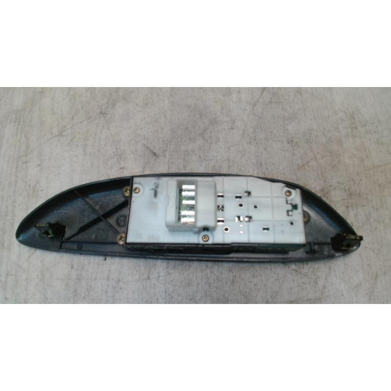 Interrupteur de leve vitre avant gauche TOYOTA YARIS 1 PHASE 1 d’occasion