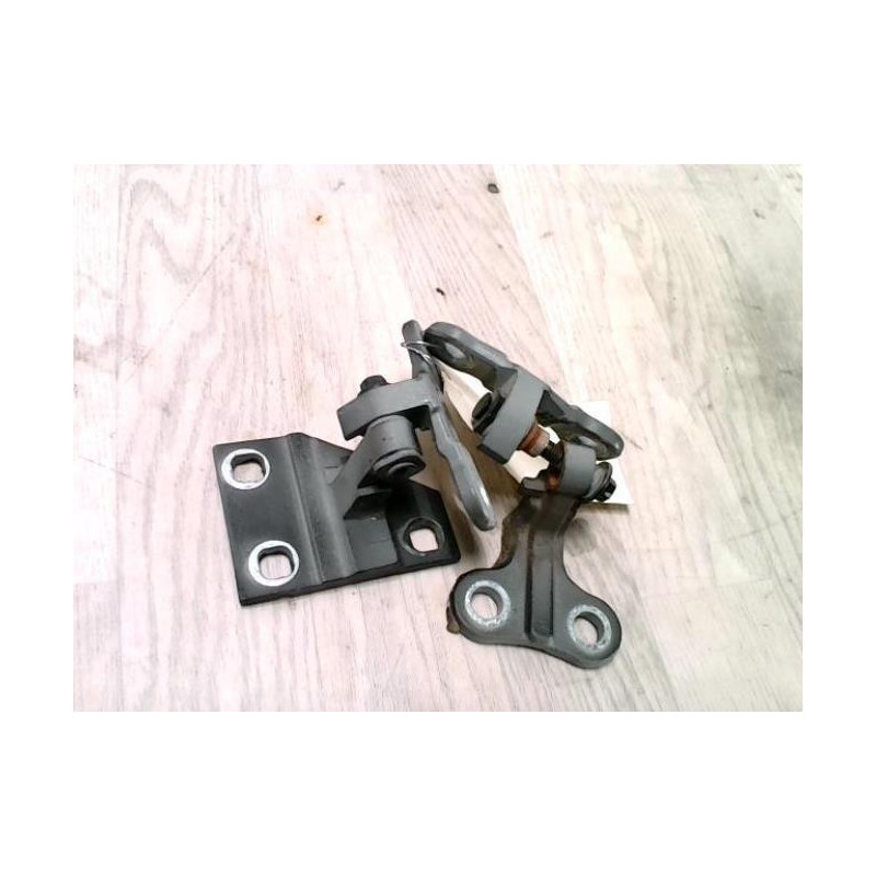 Charniere de porte avant gauche VOLVO C 30 PHASE 1 d’occasion
